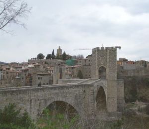 Gratuitous picture of Besalú as it now stands behind its fourteenth-century bridge