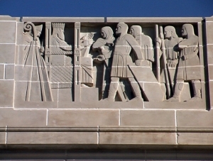 Depiction of King Ethelbert of Kent presenting his law to his subjects, by Lee Lawrie, on the South Façade of the Nebraska State Capitol