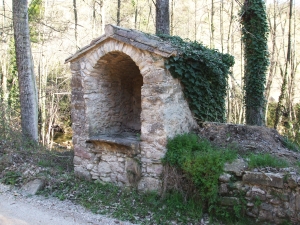 A niche on the roadside of la Vinya de Vallfogona