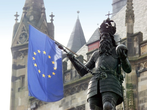 A perfectly-arranged photograph by Andreas Herrmann of the statue of Charlemagne outside the Rathaus in Aachen