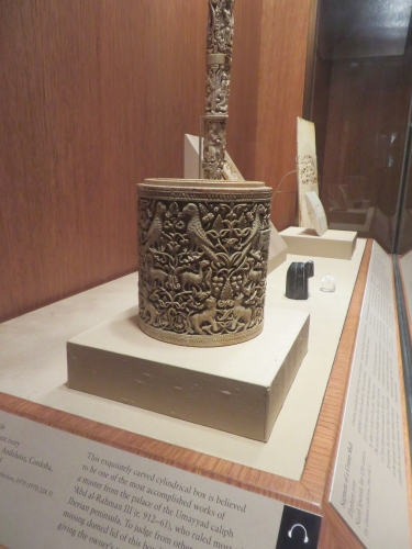 Ivory pyx from Córdoba during the reign of Caliph 'Abd al-Rahman III (928-961), in the Cloisters, Metropolitan Museum of New York