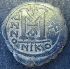 Reverse of a copper-alloy 40-nummi of Emperor Justin II struck at Nicomedia in 574-575, Brotherton Library, University of Leeds, Thackray Collection, CC-TH-BYZ-227