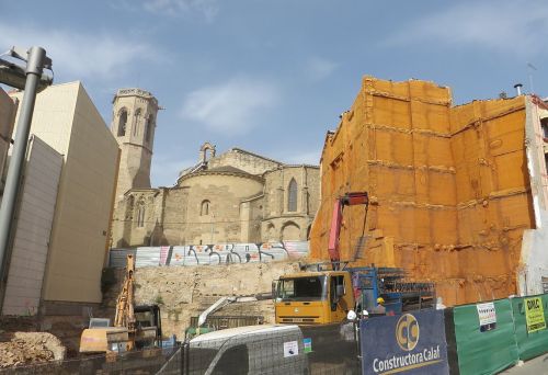 New building work around the old(er) cathedral in Lleida