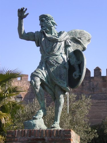 Statue of Ibn Marwān al-Ŷillīqī as founder of Badajoz, by Estanislao García, Badajoz, 2003