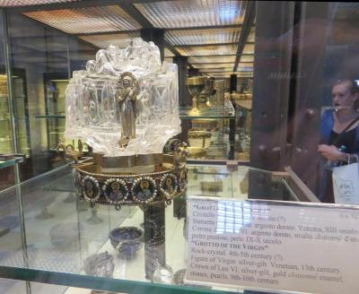 Crystal grotto of the Virgin and crown of Emperor Leo VI the Wise, in the Tesoro di San Marco, Venezia