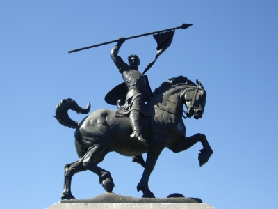Modern statue of el Cid in Seville