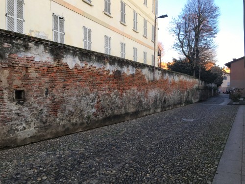 Roman and medieval wall fabric in Pavia