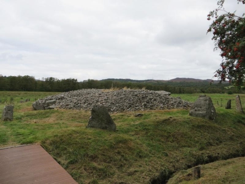 Setting of Corrimony Cairn, Glenurquhart, with upright stones around it