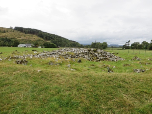 Setting of Nether Largie Mid Cairn