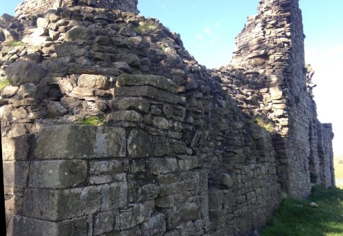 Stretch of wall at Pendragon Castle